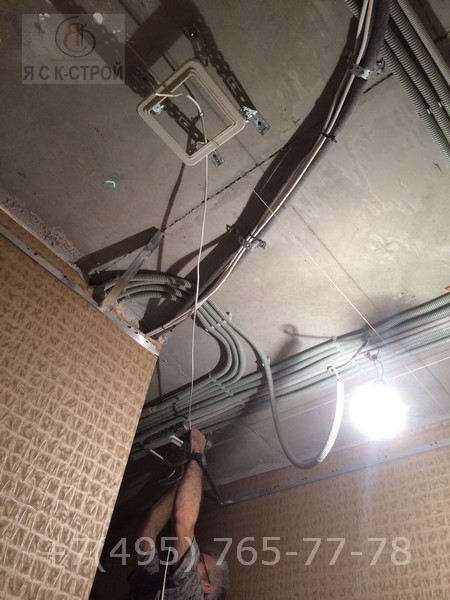 Монтаж закладных на светильники для натяжного потолка в коридоре